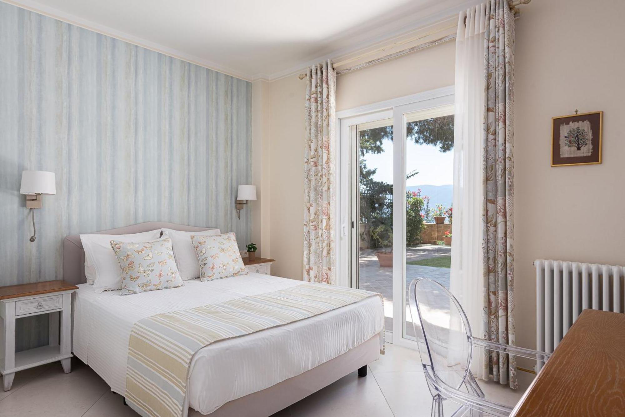 Villa Fantasia Isthmia Exterior photo
