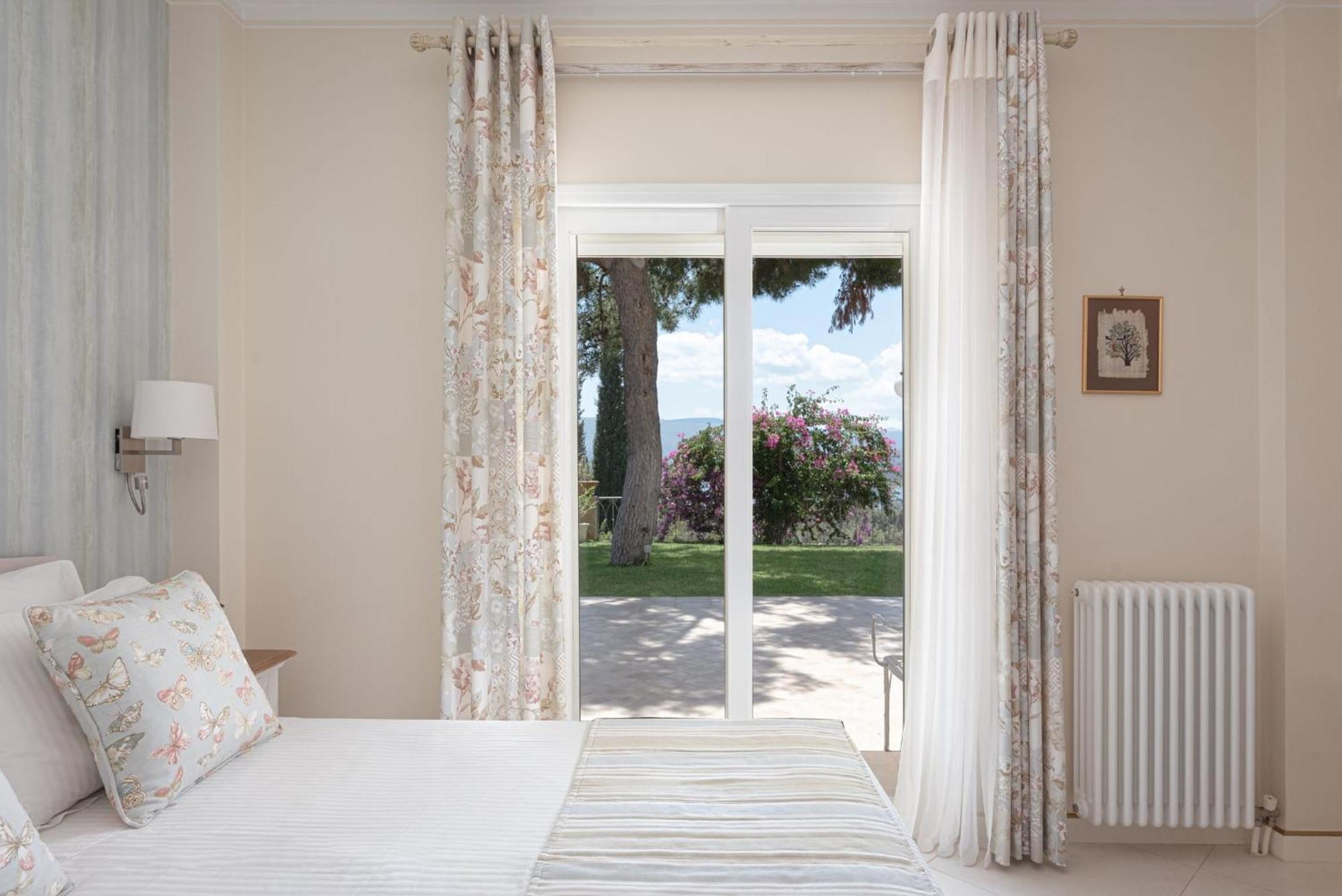 Villa Fantasia Isthmia Exterior photo